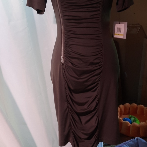 Dress - Picture 3 of 9